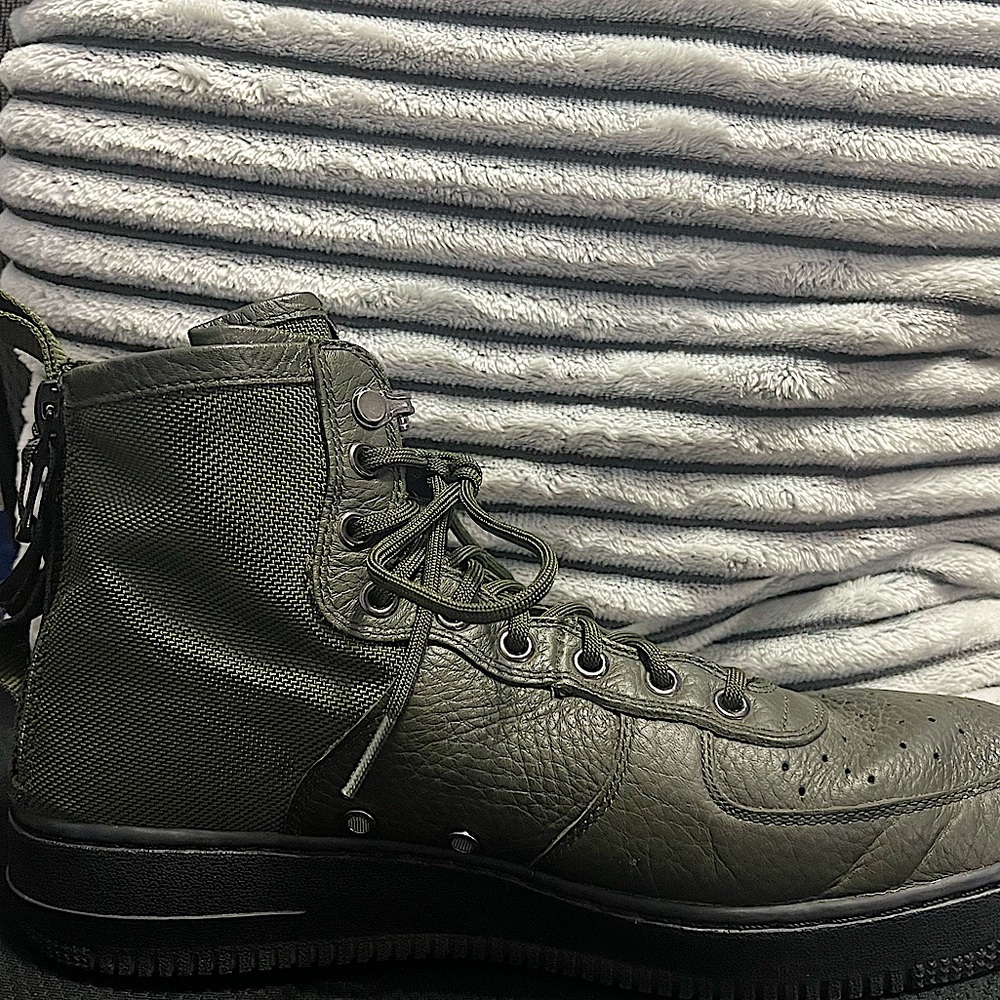SF Air Force 1 Mid Dark green